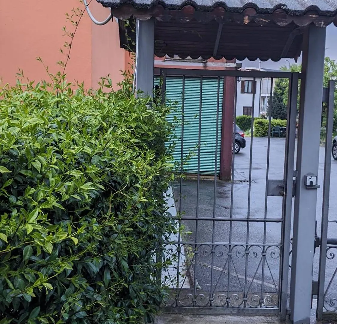 Δωμάτια σε οικογενειακή κατοικία Taverna Via Castellini 116 Βαρέζε